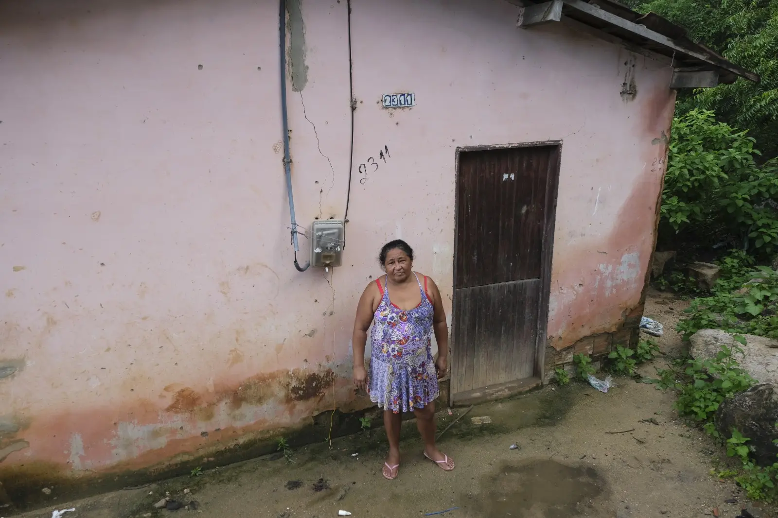Imagem da notícia: Casal fica sozinho em comunidade do CE após lugar ser evacuado por riscos da chuva: 'pra onde vou?' 