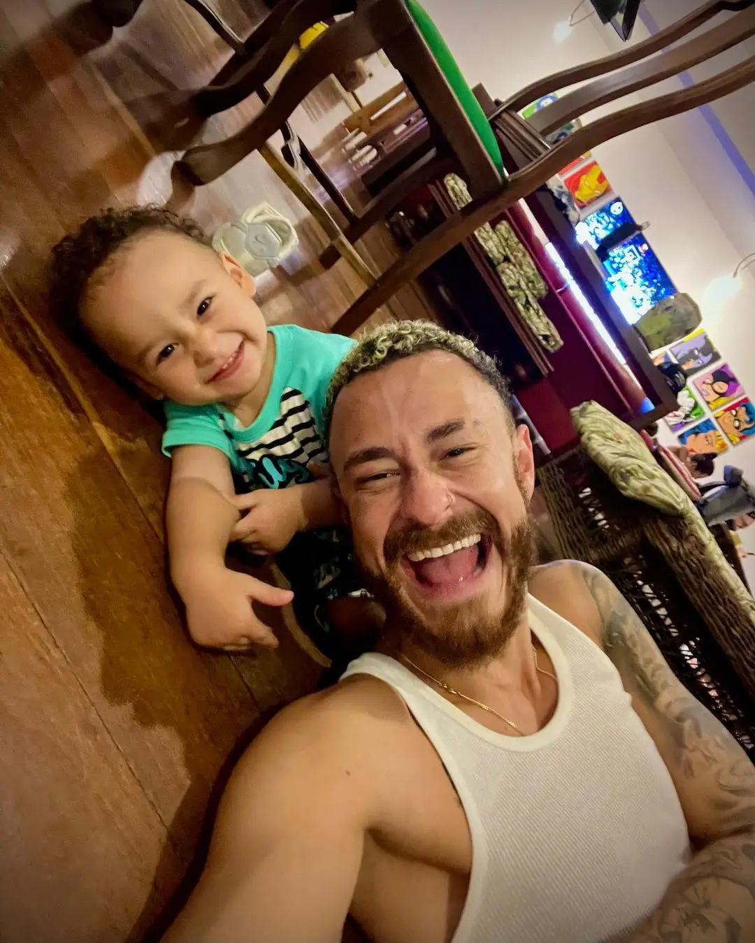 Imagem da notícia: Fred reencontra filho após o BBB 23: 'meu maior prêmio'