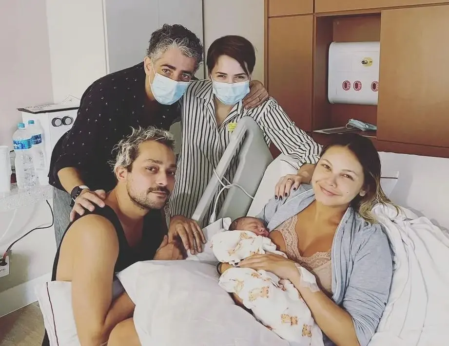 Imagem da notícia: Louse D'Tuani dá à luz Caetano, primeiro filho dela e de Eduardo Sterblitch