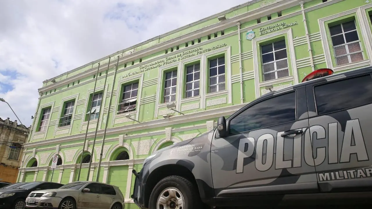 Imagem da notícia: CGD afasta policial penal que matou PM a tiros em bar no Maracanaú