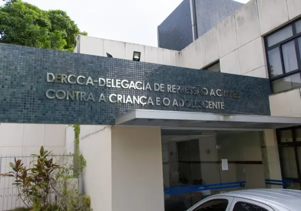 Imagem da notícia: Mãe é presa por vender cenas de sexo com a filha adolescente no Paraná