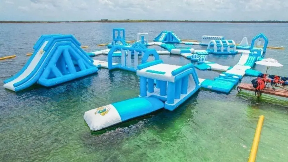 Imagem da notícia: Turista paranaense morre ao sofrer parada cardíaca em brinquedo inflável em Jericoacoara