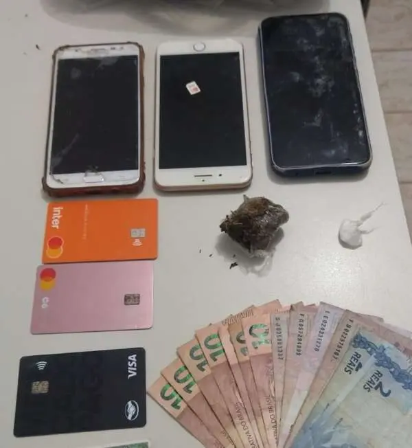 Imagem da notícia: Cinco pessoas são presas por tráfico e por integrar grupo criminoso em Cascavel