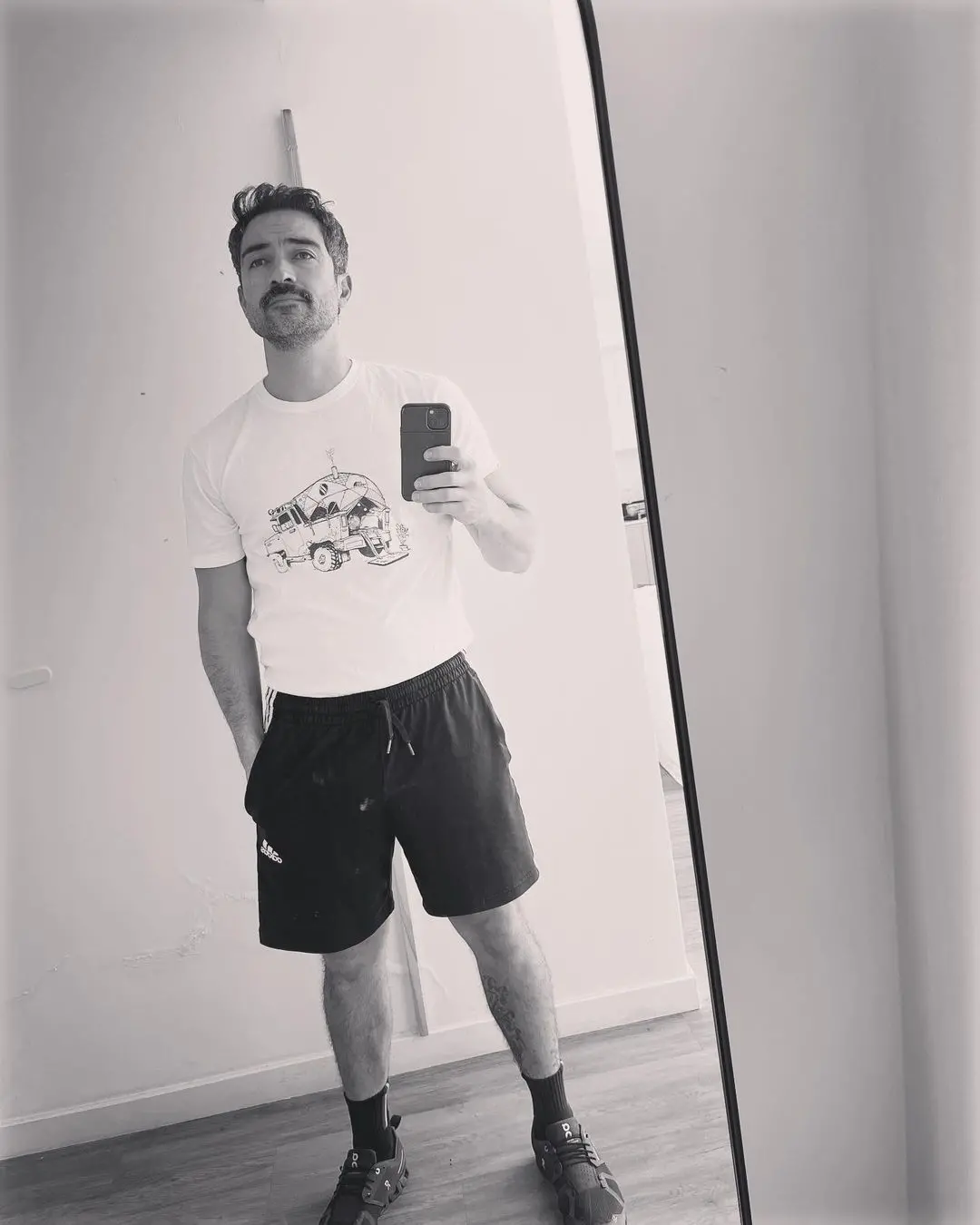 Imagem da notícia: Alfonso Herrera fala sobre exploração na época do RBD: ‘não vimos um único centavo'