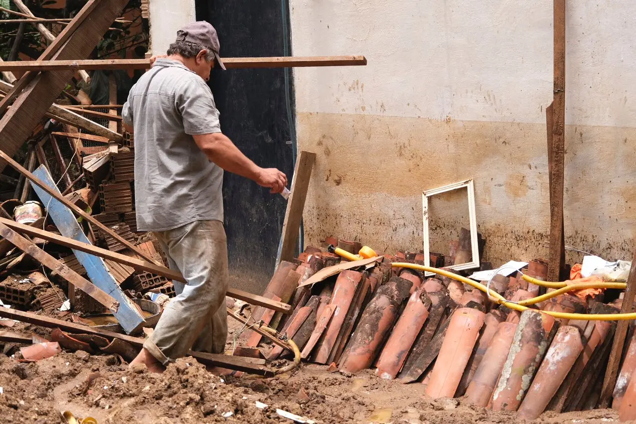 Imagem da notícia: 3.500 pessoas estão desalojadas ou vivendo em áreas de risco em 15 cidades em emergência pelas chuvas
