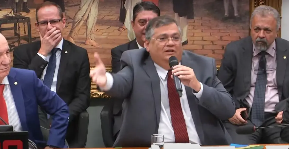 Imagem da notícia: Ministro Flávio Dino rebate André Fernandes e o acusa de fake news: 'vou contar como piada'