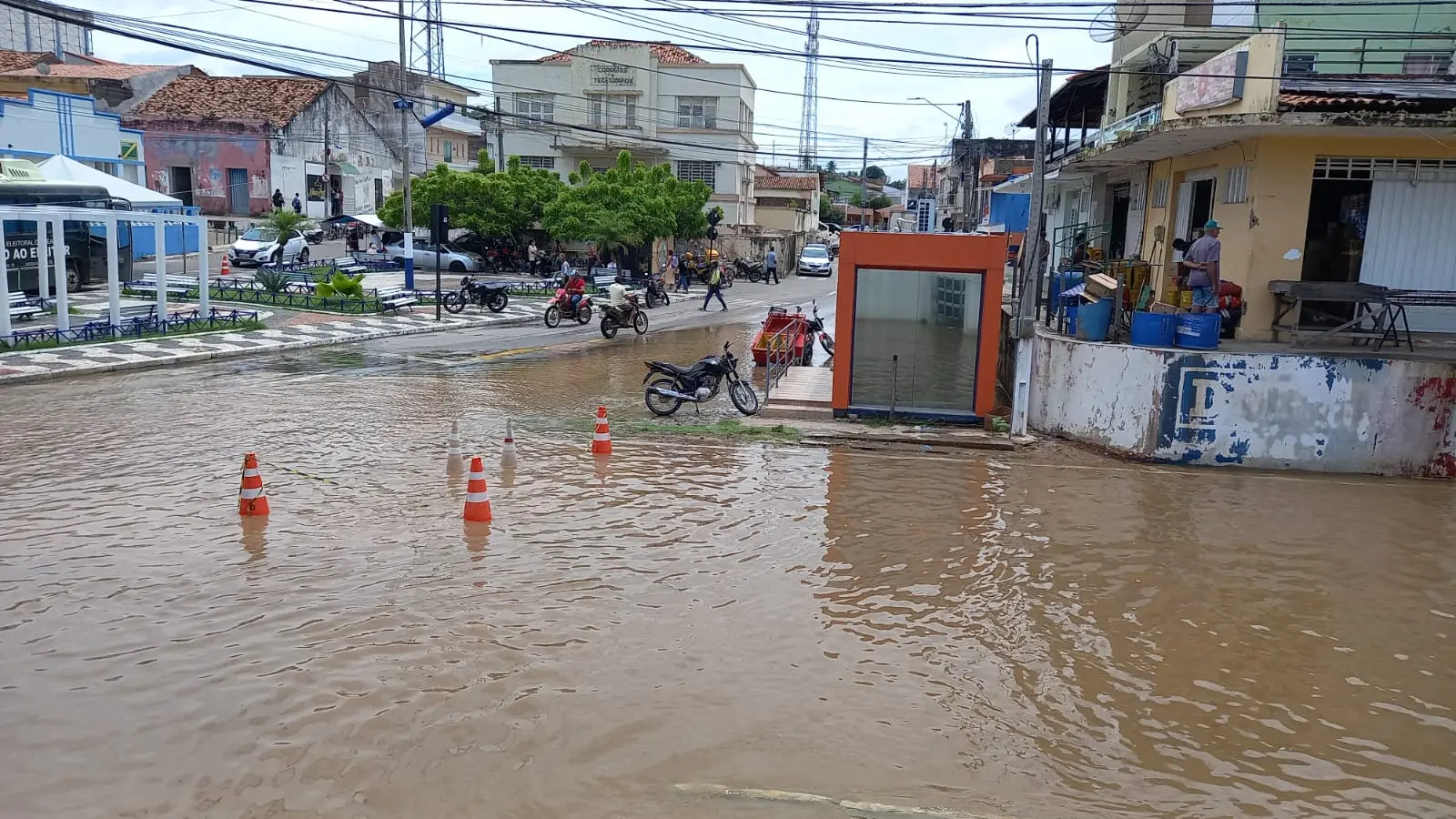 Imagem da notícia: Lavras da Mangabeira decreta situação de emergência pública e suspende aulas da rede municipal