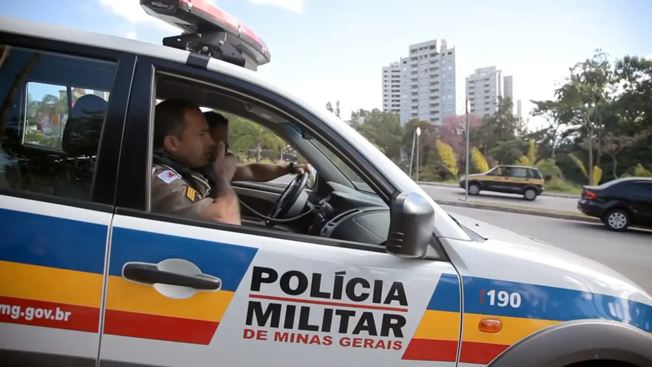 Imagem da notícia: Moradora encontra três pessoas mortas dentro de casa em MG após voltar de viagem