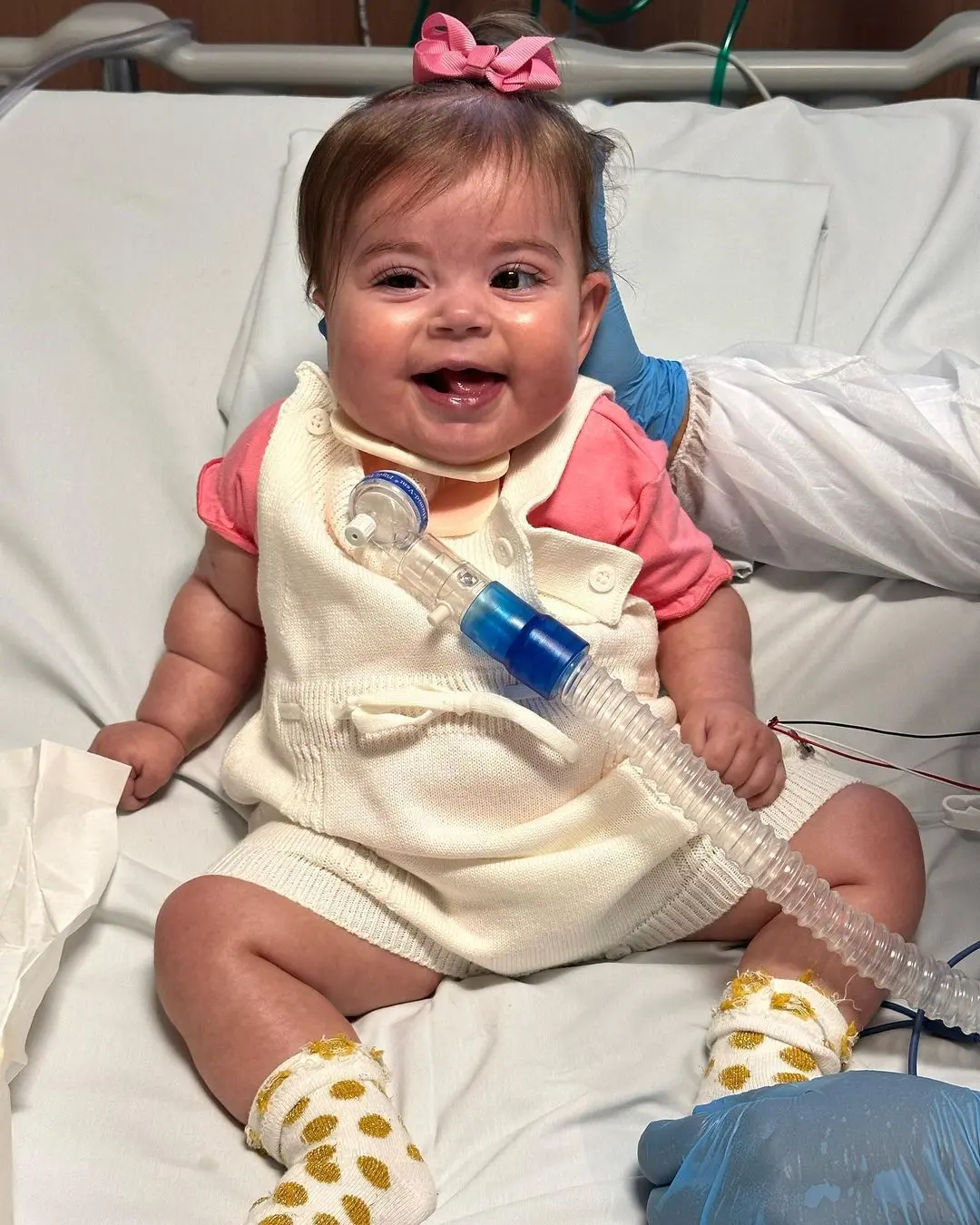 Imagem da notícia: Juliano Cazarré comemora alta hospitalar da filha caçula