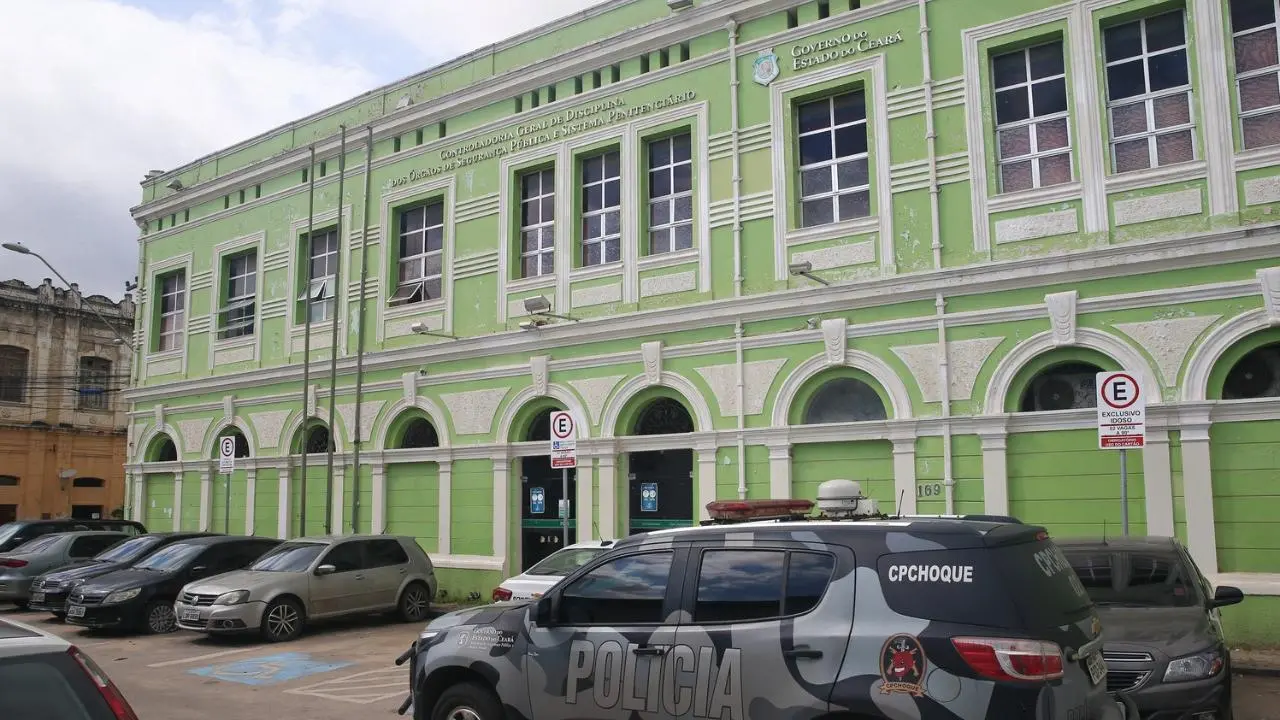 Imagem da notícia: Policial militar é preso por tentar matar motoboy após discussão no trânsito em Fortaleza