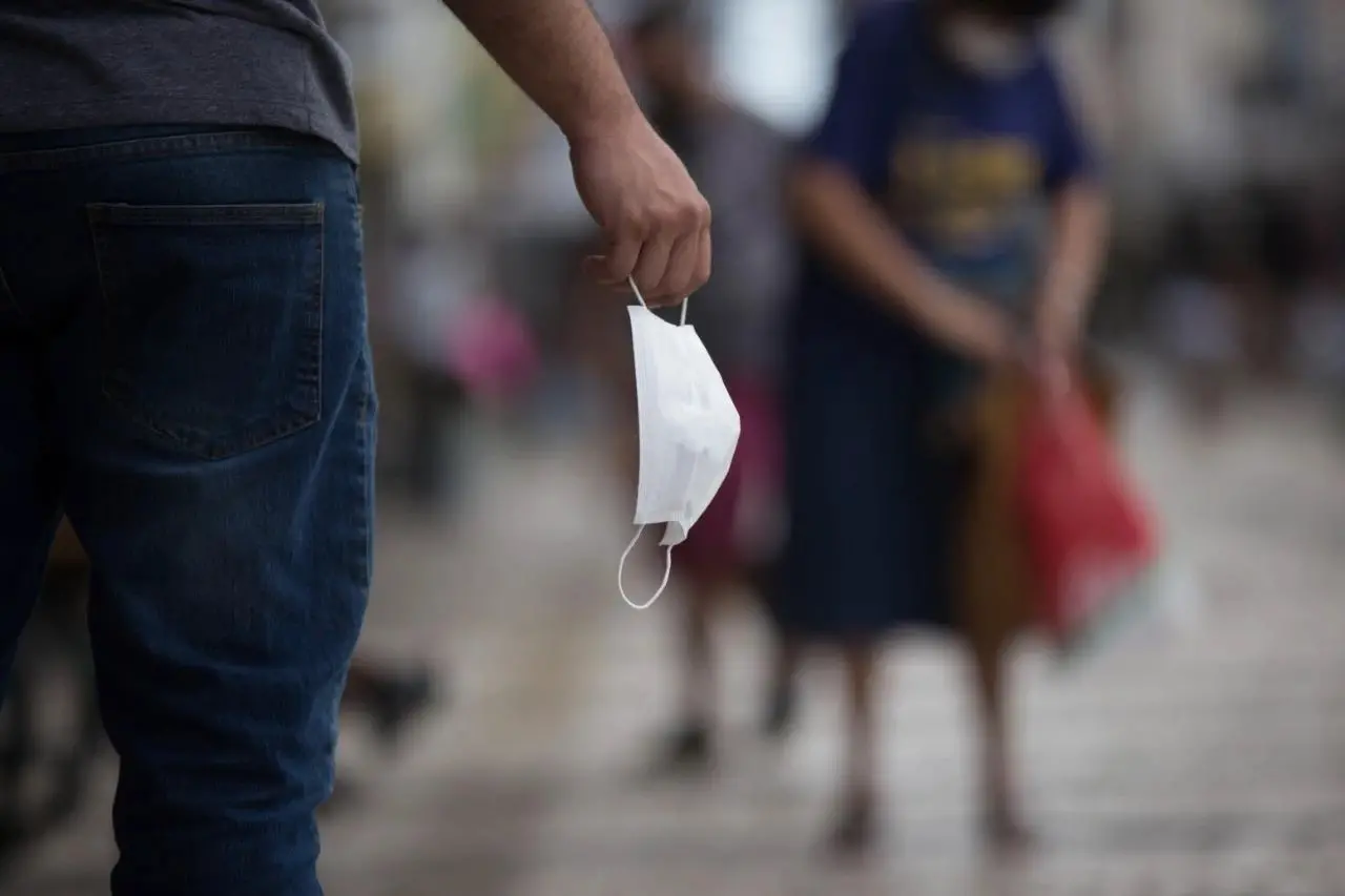 Imagem da notícia: Sem mortes há 2 meses, casos de Covid dobram entre janeiro e março no Ceará; entenda por que