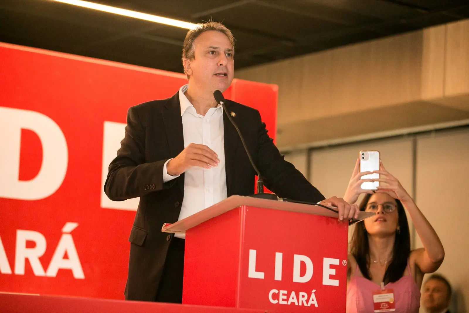 Imagem da notícia: O que disse Camilo Santana sobre as prioridades da educação a um grupo de empresários no Ceará