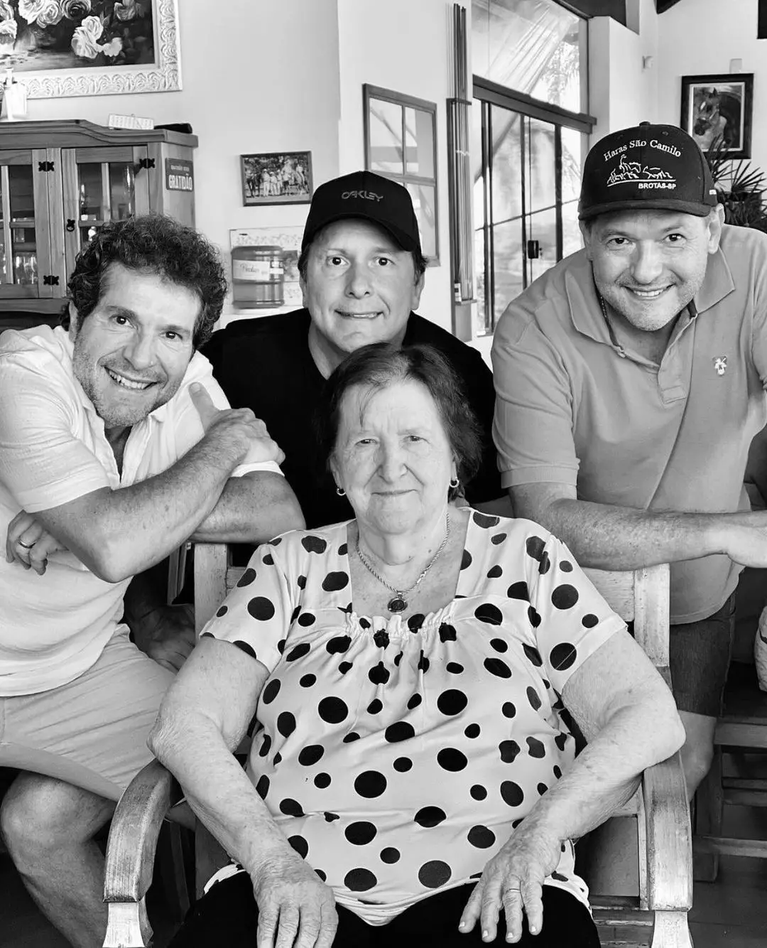 Imagem da notícia: Morre mãe do cantor Daniel, Maria Aparecida Camillo, aos 82 anos