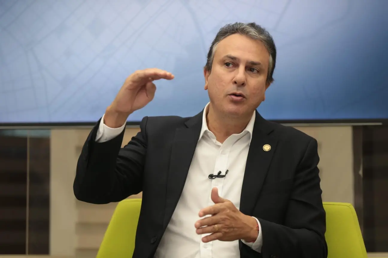 Imagem da notícia: Camilo Santana quer lançar linha de financiamento do MEC para construção e reforma de escolas