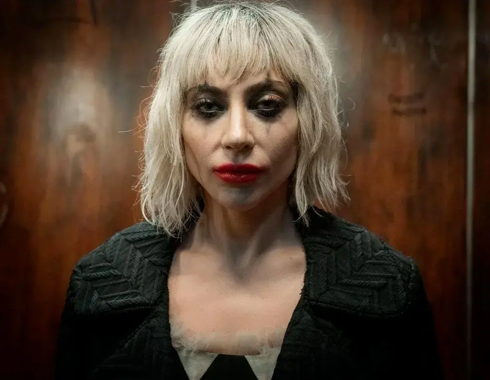 Imagem da notícia: Foto oficial de Lady Gaga no set de 'Coringa 2' é divulgada por diretor de longa