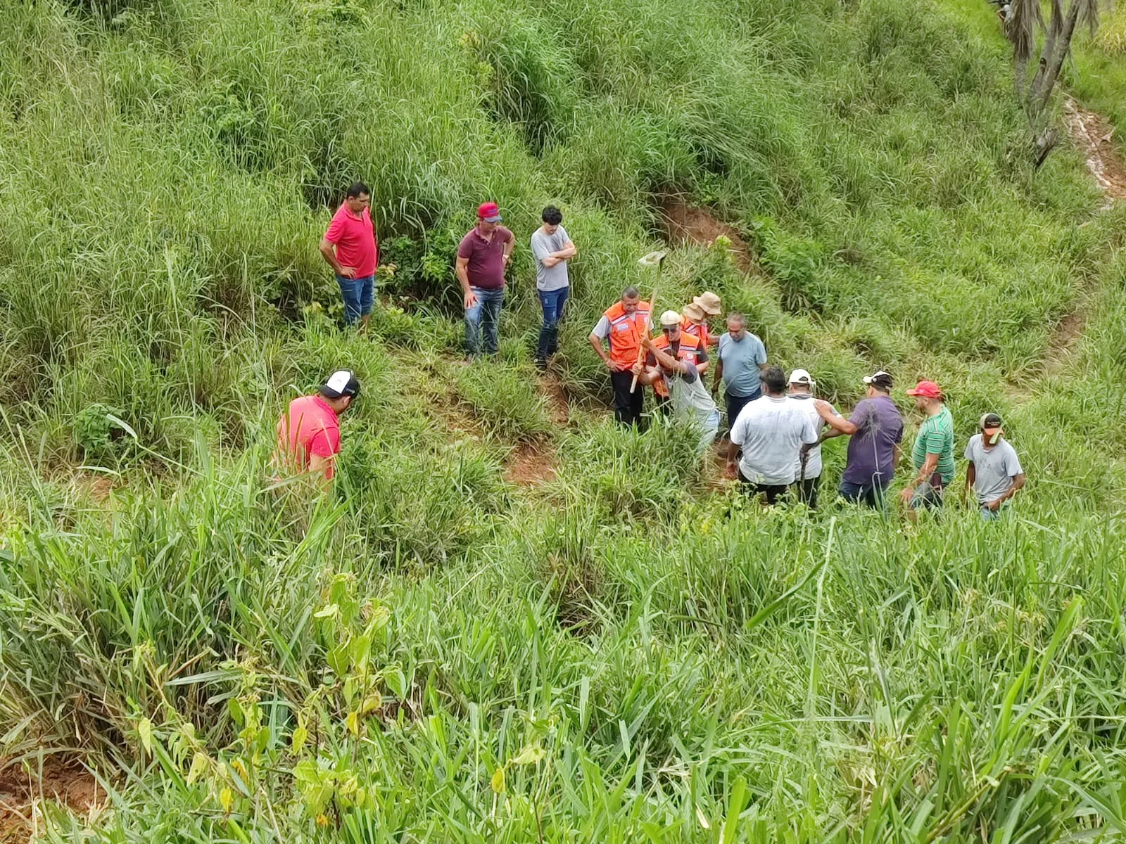 Profissionais da Defesa Civil identificaram anomalias típicas de barramento de terra, que são de fácil resolução, conforme o relatório