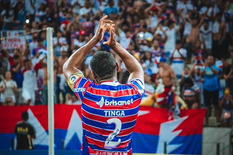 Tinga, o lateral-zagueiro do Fortaleza, tem forte história com o clube e sua torcida.
