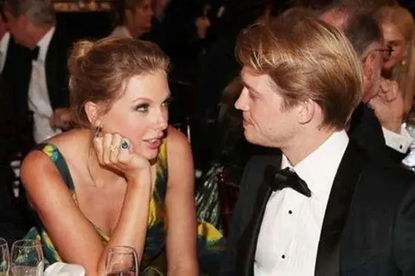 Imagem da notícia: Taylor Swift e Joe Alwyn terminam relacionamento, diz imprensa internacional