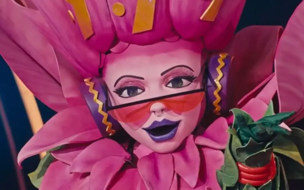 Imagem da notícia: Quem ganhou a final do Masked Singer Brasil? DJ Vitória Régia é desmascarada no reality