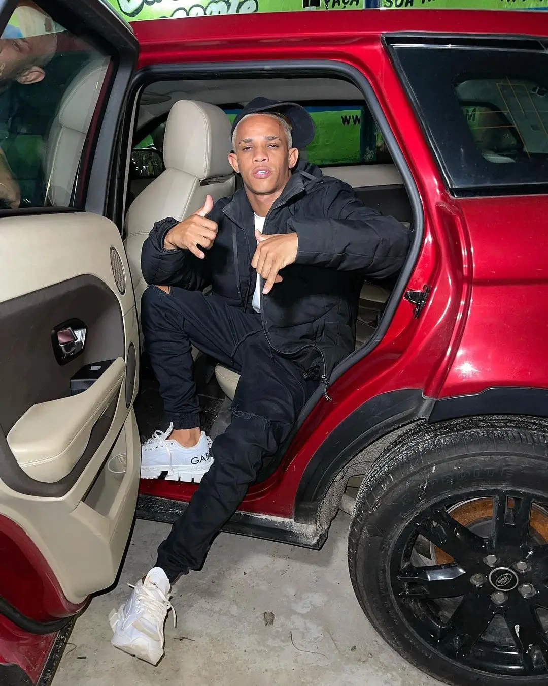 Imagem da notícia: MC Biel Xcamoso morre em acidente de carro em Recife