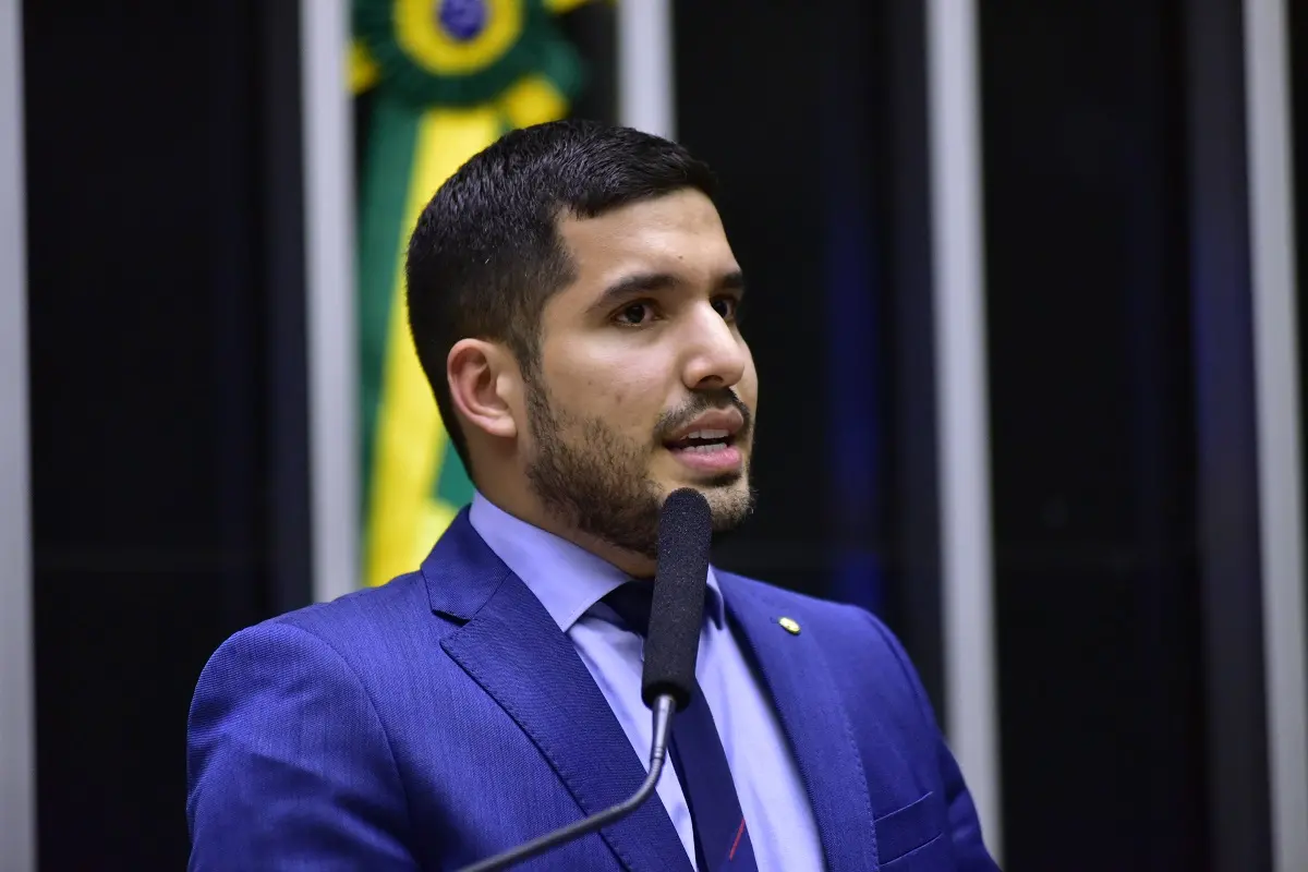 Imagem da notícia: Moraes prorroga por 60 dias inquérito sobre atuação de André Fernandes nos ataques em Brasília 
