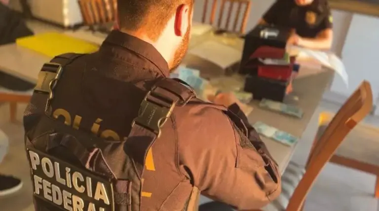Imagem da notícia: PF cumpre mandados de prisão no Ceará e outros nove estados em operação contra tráfico de drogas