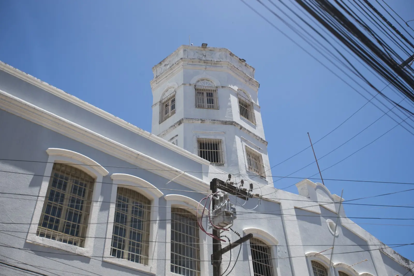 Imagem da notícia: Casa construída em 1869 tem farol para olhar o mar e testemunhou transformações de Fortaleza