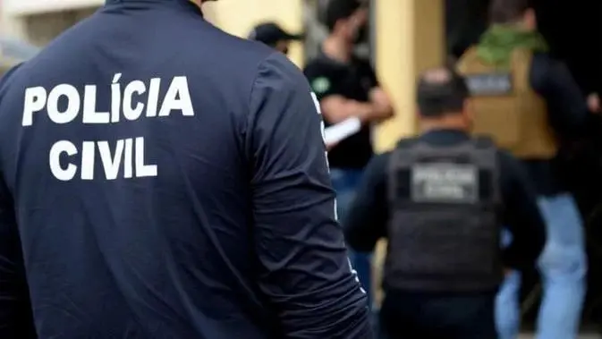 Imagem da notícia: Preso suspeito de stalkear ex-namorada em Guaiúba; homem usou 38 telefones para perseguir a vítima