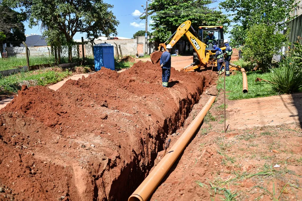 Obra de esgotamento da Águas Guariroba, braço da Aegea em Campo Grande