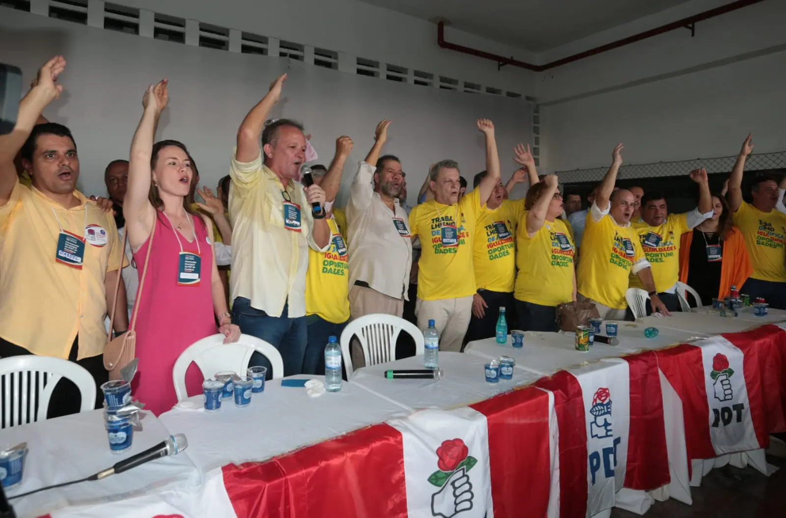 Imagem da notícia: Defesa de candidatura à reeleição de Sarto marcou reunião do diretório do PDT em Fortaleza