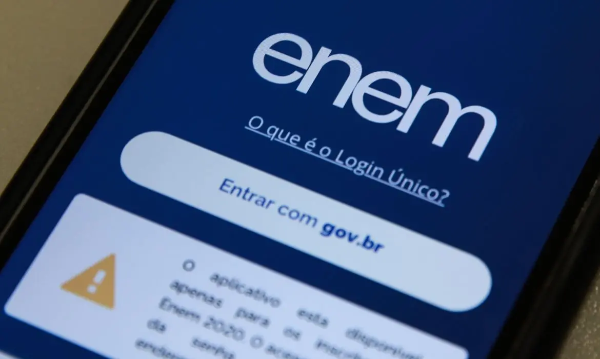 Imagem da notícia: Solicitação de Isenção do Enem 2023 começa hoje (17); saiba como fazer o pedido