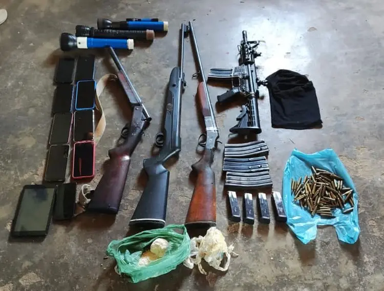 Imagem da notícia: Polícia apreende fuzil, espingardas e 150 munições em ação no Interior do Ceará