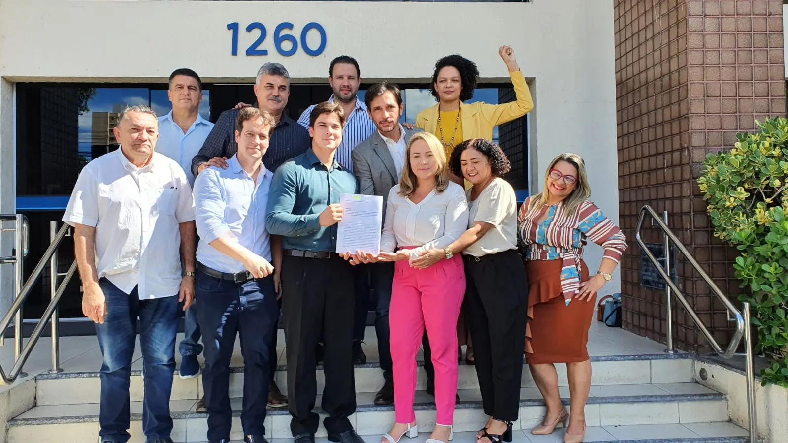 Imagem da notícia: Vereadores de oposição vão ao MPF pedir a suspensão da taxa do lixo em Fortaleza