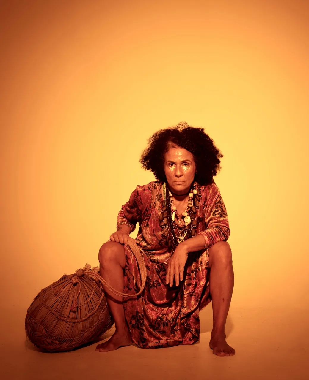 Personagem Luzia, interpretada pela atriz Adna Oliveira