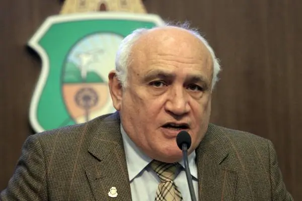 Imagem da notícia: Preso em operação do MP, prefeito de Pacatuba passa mal e está sob escolta policial no hospital