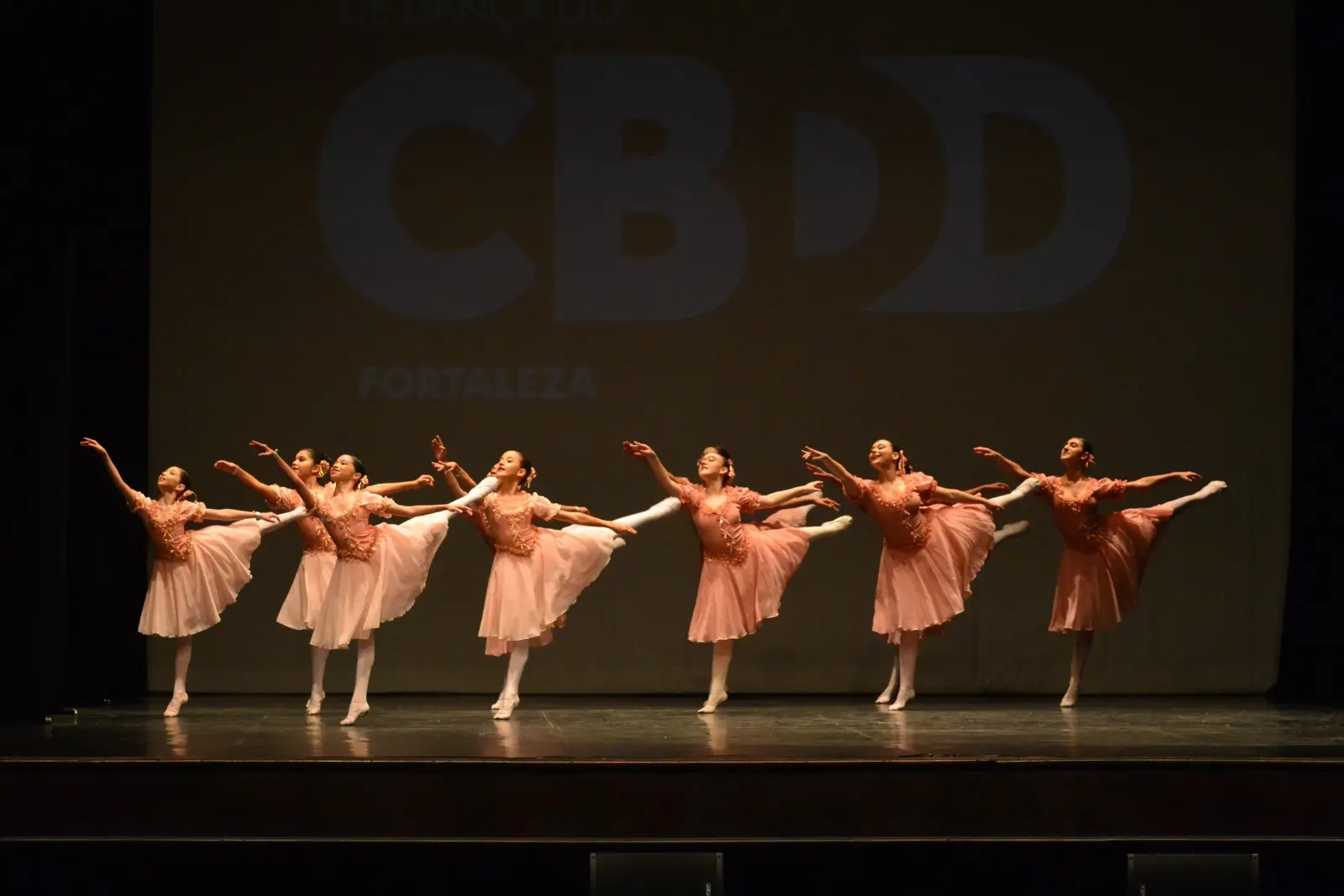 Imagem da notícia: Festival de Dança reúne cerca de 1,5 mil bailarinos em competição; veja programação completa 