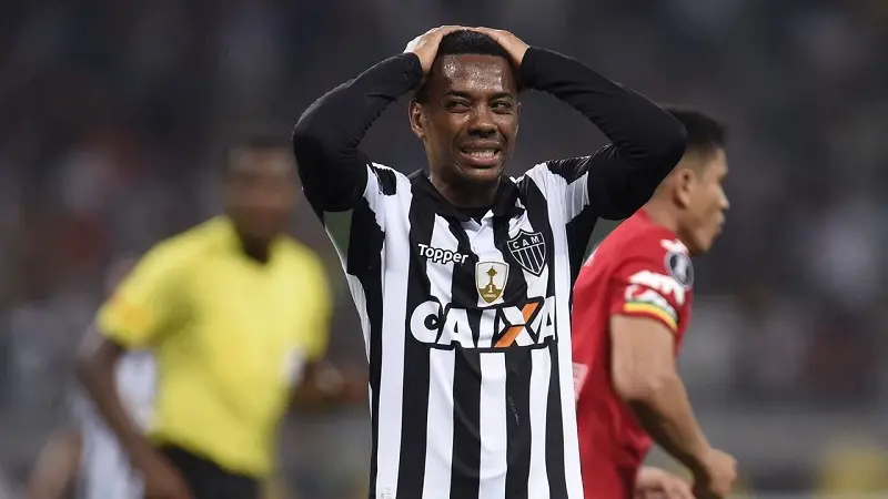 Imagem da notícia: Robinho teria sido vítima de golpe, afirma ex-empresário: 'Ele não estuprou ninguém'