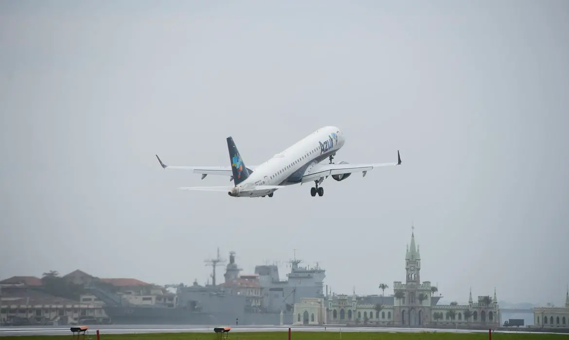 Imagem da notícia: Programa de passagens aéreas a R$ 200 terá limite de quatro trechos por ano, diz ministro