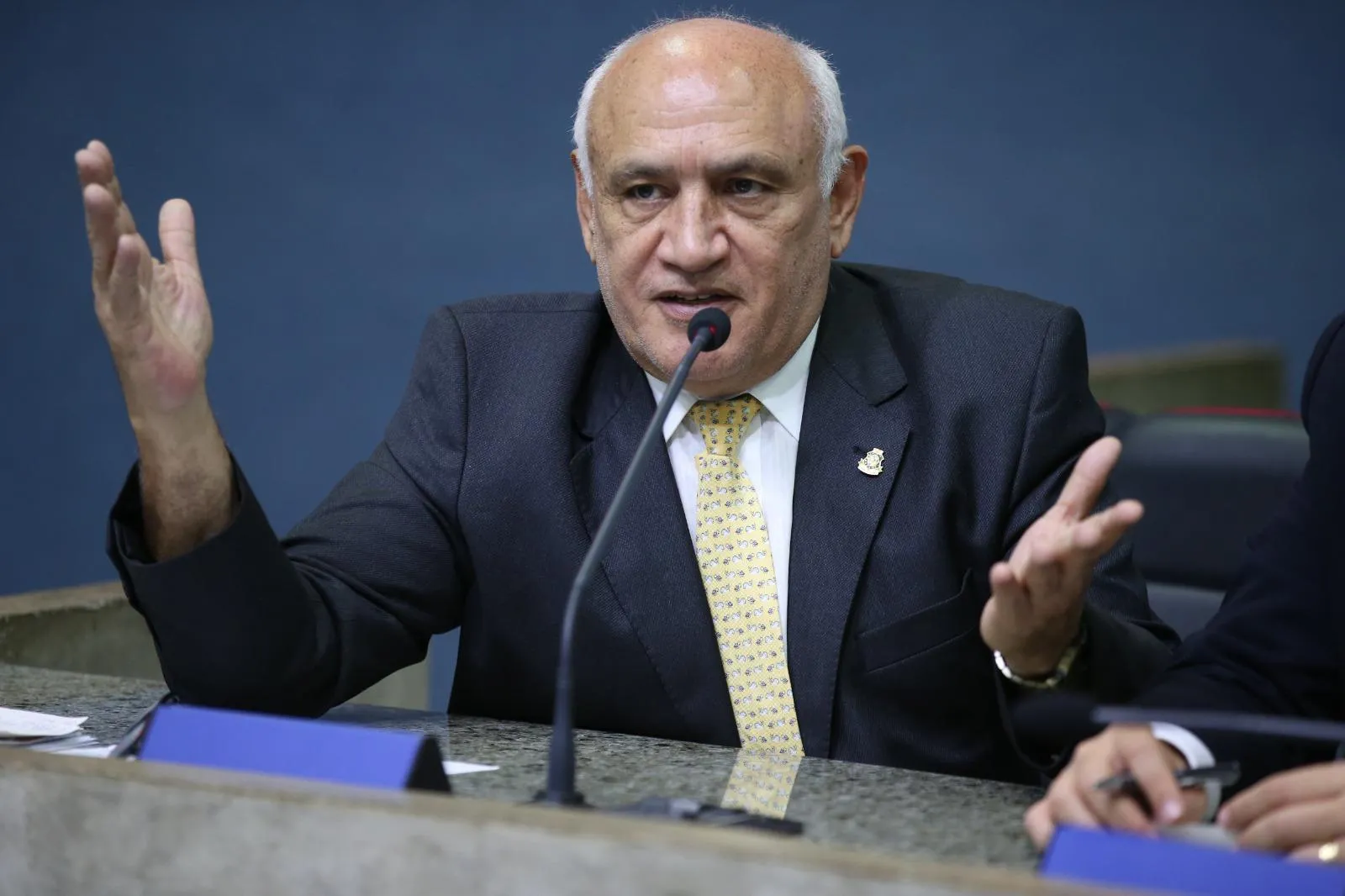 Carlomano Marques foi deputado estadual por sete mandatos, até ser eleito prefeito de Pacatuba e renunciar para assumir o comando o mandato em 1º de janeiro de 2017