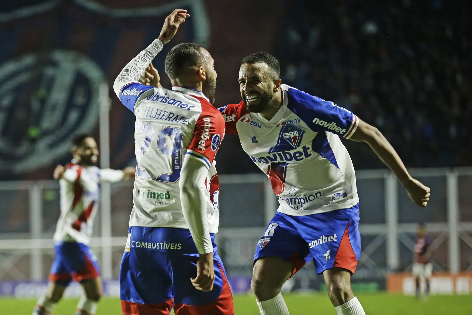 Imagem da notícia Fortaleza é eficiente contra San Lorenzo, quebra tabu na Argentina e segue 100% na Sul-Americana