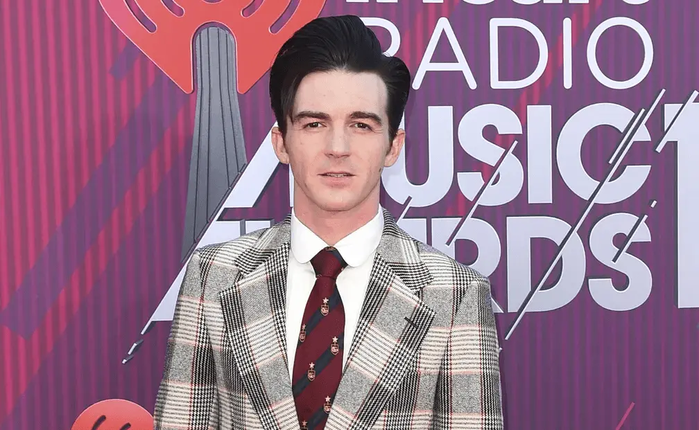 Imagem da notícia: Esposa de Drake Bell pede divórcio após ator ser dado como desaparecido, diz site