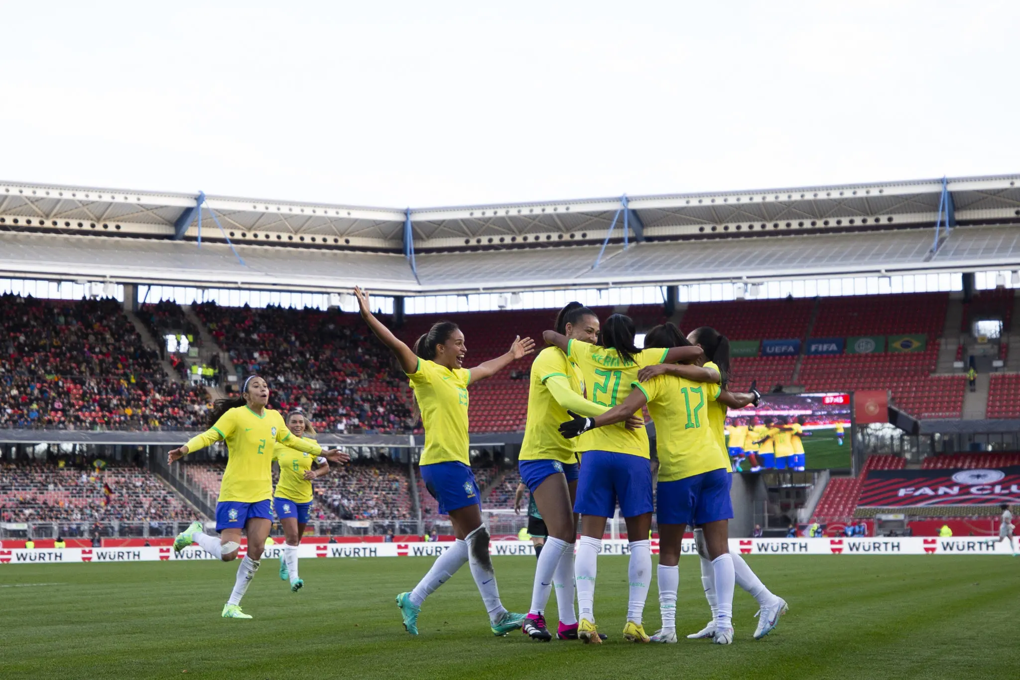 Imagem da notícia: Brasil concorre com Europa, Concacaf e África para sediar Copa do Mundo feminina