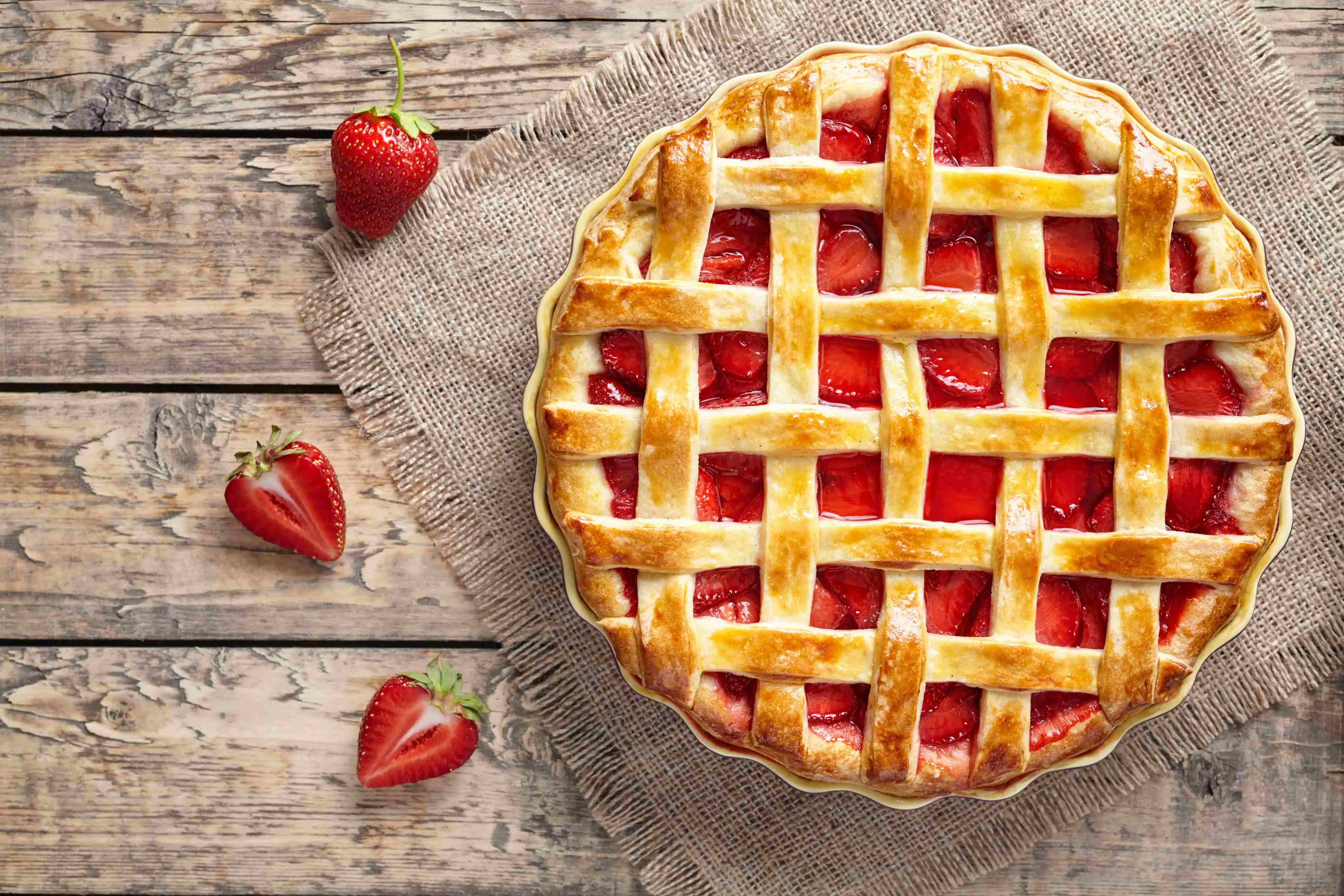 Imagem da notícia: Veja 8 receitas de morango saborosas de fazer