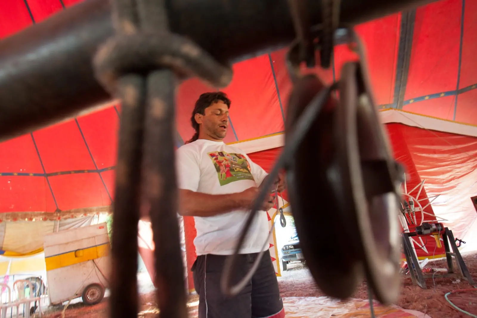 Imagem da notícia: Jocileudo trocou uma bicicleta e a TV da mãe por um circo