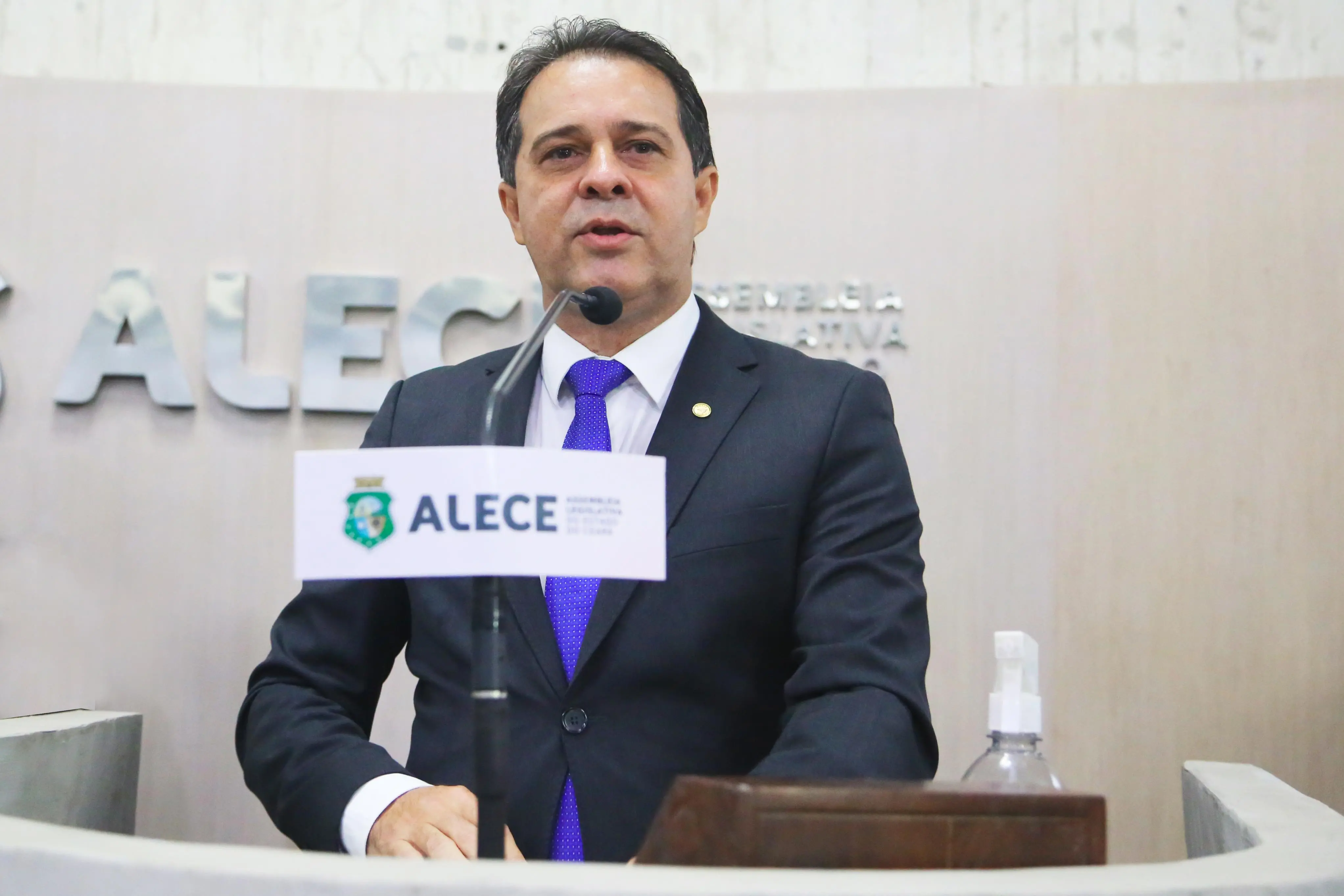 Imagem da notícia: 'Ainda me encontro insatisfeito', diz Evandro Leitão sobre permanência no PDT para 2024