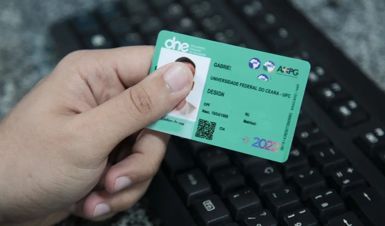 Imagem da notícia: Carteiras de estudante de 2022 têm validade prorrogada até maio em Fortaleza