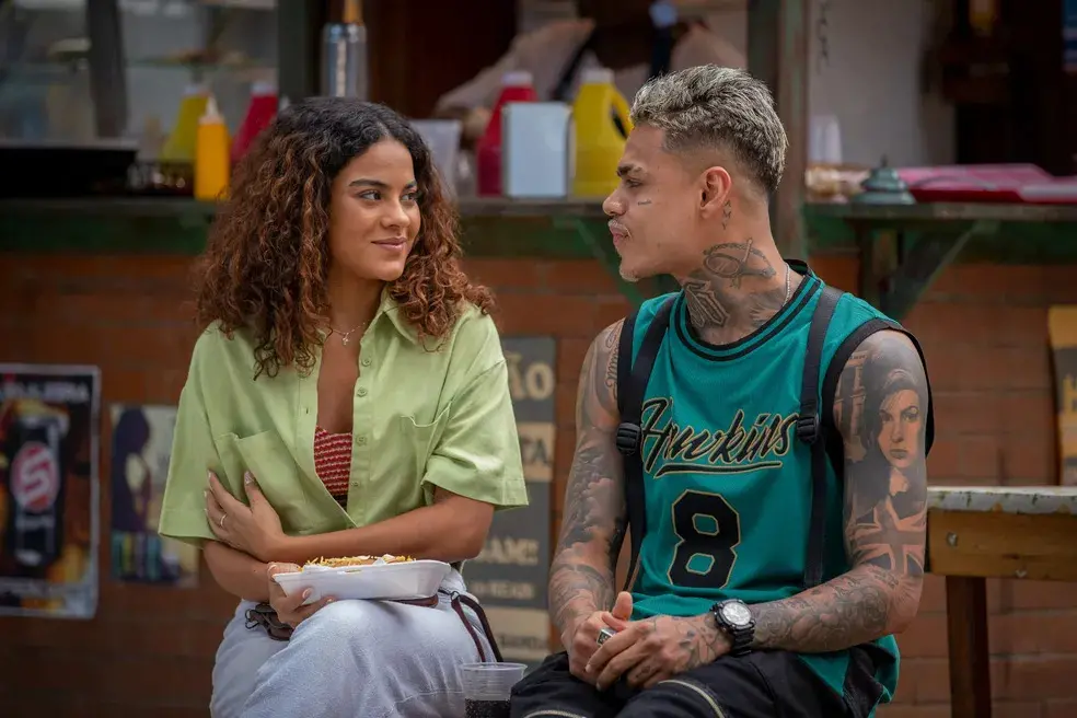 Imagem da notícia: Bella Campos e MC Cabelinho, namorados na vida real, viverão romance em novela “Vai na fé