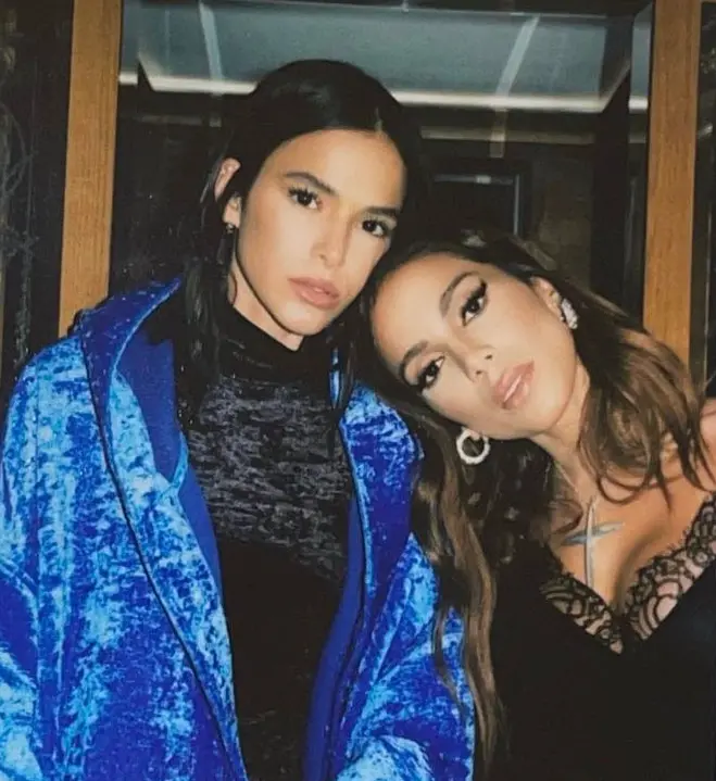 Imagem da notícia: Bruna Marquezine pede para seguidores não engajarem postagens de 'rivalidade' com Anitta: 'cafona'