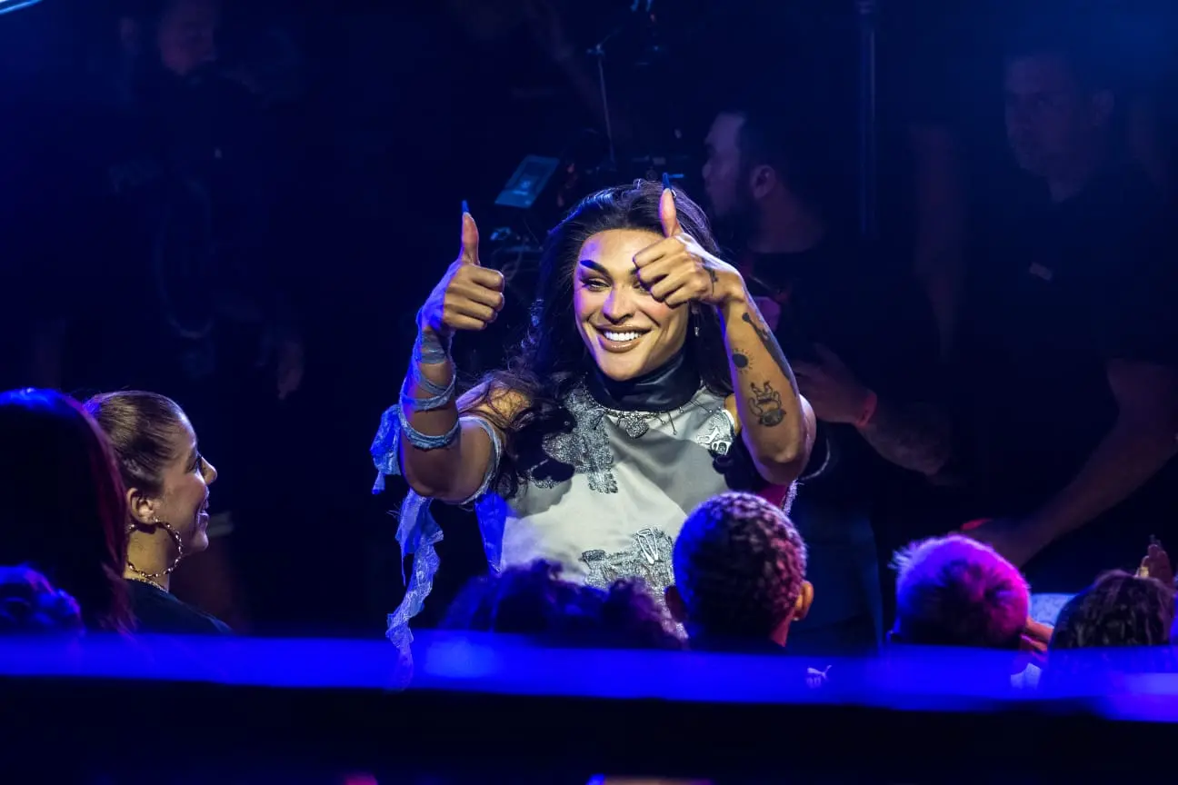 Imagem da notícia: Pabllo Vittar grava clipe com fãs em Fortaleza no bairro Vicente Pinzon: 'tô muito feliz'