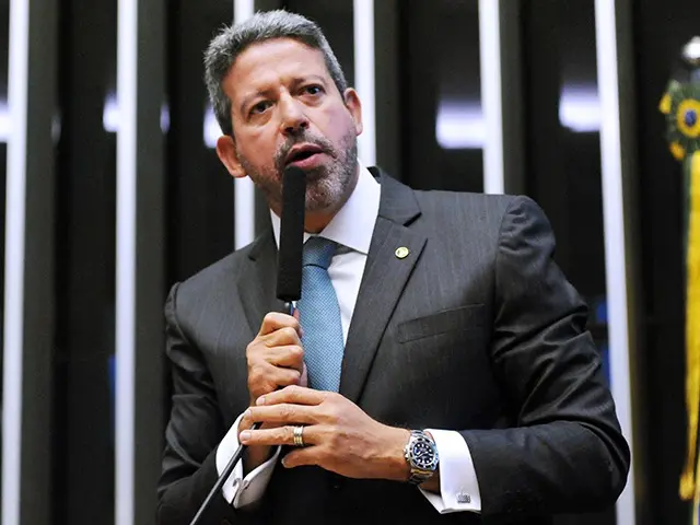 Imagem da notícia: Votação do PL 2630 é adiada por Lira; entenda como ficou projeto